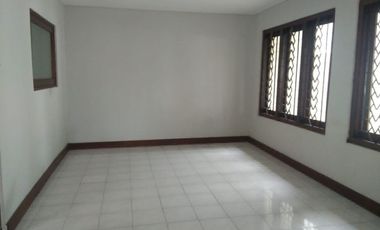 MURAH ex cafe dan kantor selangkah ke jl Kartini dan Ry Darmo,