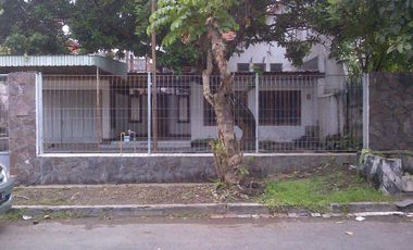 MURAH ex cafe dan kantor selangkah ke jl Kartini dan Ry Darmo,