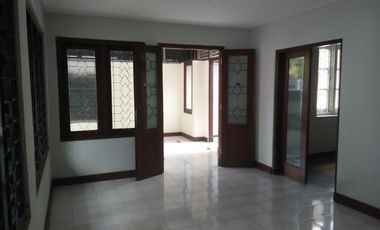 MURAH ex cafe dan kantor selangkah ke jl Kartini dan Ry Darmo,