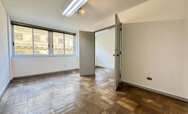 Amplia Oficina 56 m2, a pasos del metro, full conectada