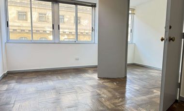 Amplia Oficina 56 m2, a pasos del metro, full conectada