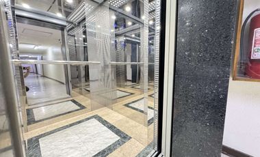 Amplia Oficina 56 m2, a pasos del metro, full conectada