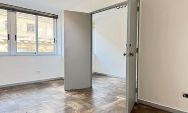 Amplia Oficina 56 m2, a pasos del metro, full conectada