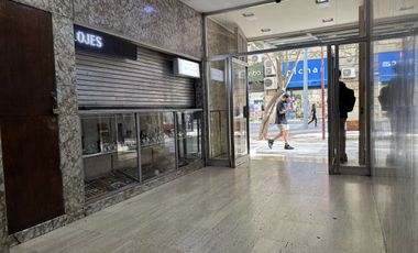 Amplia Oficina, a pasos del metro, full conectada