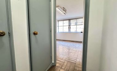 Amplia Oficina, a pasos del metro, full conectada