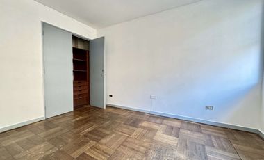 Amplia Oficina, a pasos del metro, full conectada