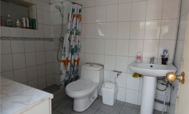 OPORTUNIDAD!! AMPLIA CASA  PARA REMODELAR