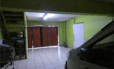 OPORTUNIDAD!! AMPLIA CASA  PARA REMODELAR