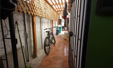 OPORTUNIDAD!! AMPLIA CASA  PARA REMODELAR