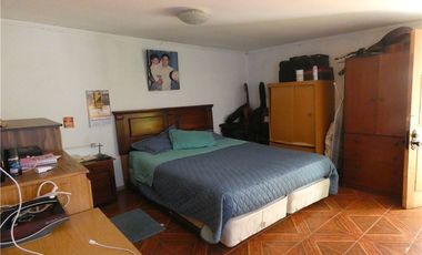 OPORTUNIDAD!! AMPLIA CASA  PARA REMODELAR