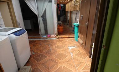 OPORTUNIDAD!! AMPLIA CASA  PARA REMODELAR