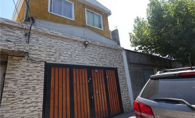 OPORTUNIDAD!! AMPLIA CASA  PARA REMODELAR