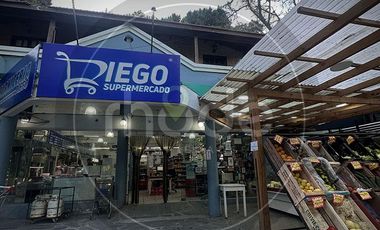 Local comercial, lote y tres departamentos a la venta en Costa del Este - Calle Las Camelias al 407