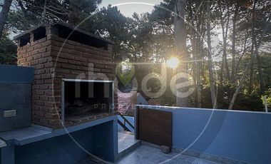 Local comercial, lote y tres departamentos a la venta en Costa del Este - Calle Las Camelias al 407