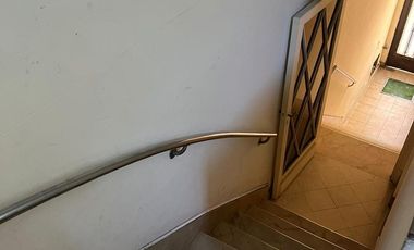 Ideal uso profesional / comercial en inmejorable ubicación Lanús