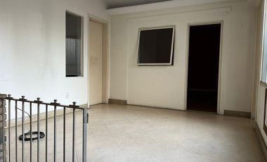 Ideal uso profesional / comercial en inmejorable ubicación Lanús