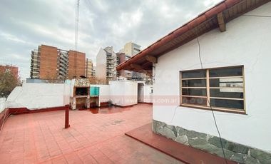 Ideal uso profesional / comercial en inmejorable ubicación Lanús