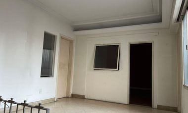 Ideal uso profesional / comercial en inmejorable ubicación Lanús