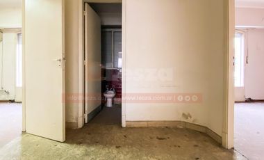 Ideal uso profesional / comercial en inmejorable ubicación Lanús