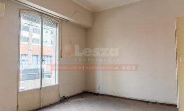 Ideal uso profesional / comercial en inmejorable ubicación Lanús