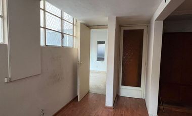 Ideal uso profesional / comercial en inmejorable ubicación Lanús