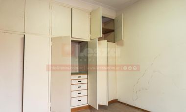 Ideal uso profesional / comercial en inmejorable ubicación Lanús