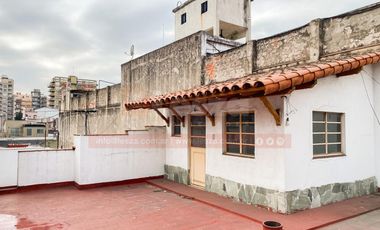 Ideal uso profesional / comercial en inmejorable ubicación Lanús