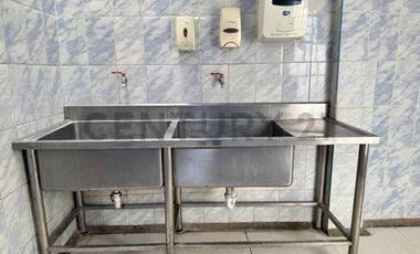 AMPLIO LOCAL COMERCIAL EN ZONA ESTRATÉGICA DE LA PERLA 148M2