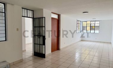 AMPLIO LOCAL COMERCIAL EN ZONA ESTRATÉGICA DE LA PERLA 148M2