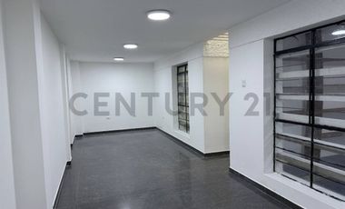 AMPLIO LOCAL COMERCIAL EN ZONA ESTRATÉGICA DE LA PERLA 148M2