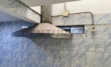 AMPLIO LOCAL COMERCIAL EN ZONA ESTRATÉGICA DE LA PERLA 148M2