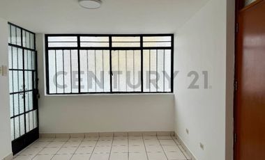 AMPLIO LOCAL COMERCIAL EN ZONA ESTRATÉGICA DE LA PERLA 148M2