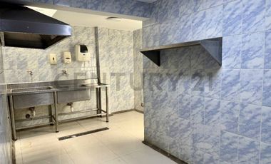 AMPLIO LOCAL COMERCIAL EN ZONA ESTRATÉGICA DE LA PERLA 148M2