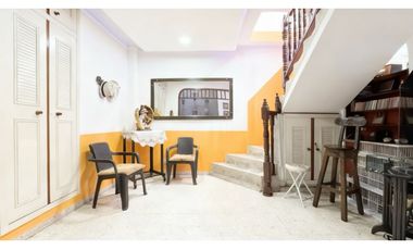 Casa de tres pisos con terraza en venta - Barrio Nuevo, Palmira, Valle