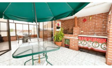 Casa de tres pisos con terraza en venta - Barrio Nuevo, Palmira, Valle