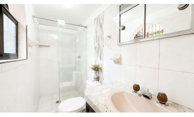 Casa de tres pisos con terraza en venta - Barrio Nuevo, Palmira, Valle