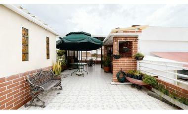 Casa de tres pisos con terraza en venta - Barrio Nuevo, Palmira, Valle