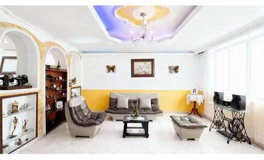 Casa de tres pisos con terraza en venta - Barrio Nuevo, Palmira, Valle