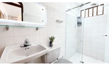 Casa de tres pisos con terraza en venta - Barrio Nuevo, Palmira, Valle