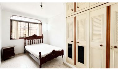 Casa de tres pisos con terraza en venta - Barrio Nuevo, Palmira, Valle