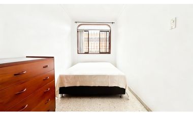 Casa de tres pisos con terraza en venta - Barrio Nuevo, Palmira, Valle