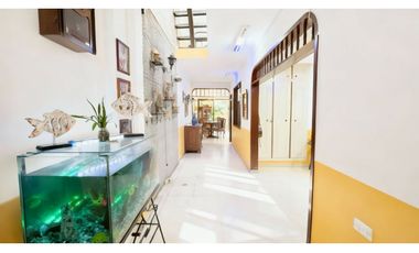 Casa de tres pisos con terraza en venta - Barrio Nuevo, Palmira, Valle