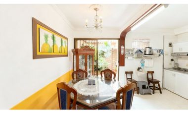 Casa de tres pisos con terraza en venta - Barrio Nuevo, Palmira, Valle