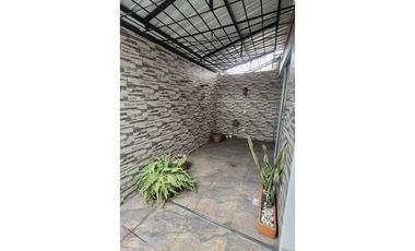 VENTA DE CASA REFORMADA RINCON DE LAS FLORES 1- PALMIRA