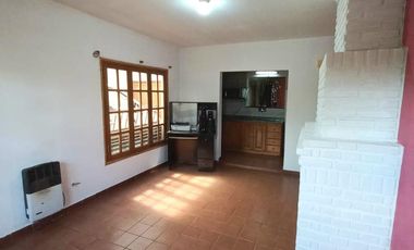 Casa en venta - 2 Dormitorios 1 Baño - Cocheras - 504Mts2 - Ayacucho