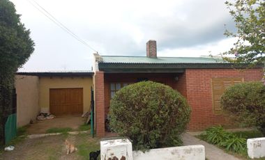 Casa en venta - 2 Dormitorios 1 Baño - Cocheras - 504Mts2 - Ayacucho