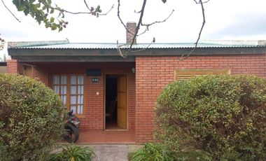 Casa en venta - 2 Dormitorios 1 Baño - Cocheras - 504Mts2 - Ayacucho