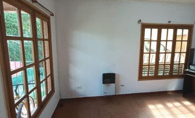 Casa en venta - 2 Dormitorios 1 Baño - Cocheras - 504Mts2 - Ayacucho