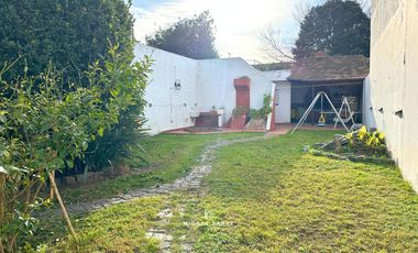 Casa en Venta en Munro - cochera, jardin y quincho.