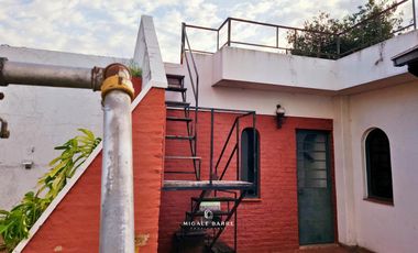 Casa en Venta en Munro - cochera, jardin y quincho.